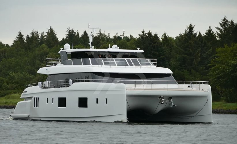 Thea VI yacht exterior 16