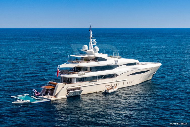 Dusur yacht exterior 9