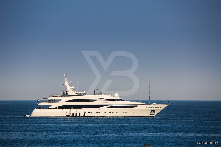 Lioness V yacht exterior 11