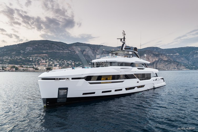 Lee yacht exterior 12