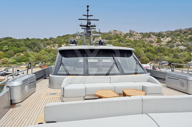 Alma III yacht exterior 24