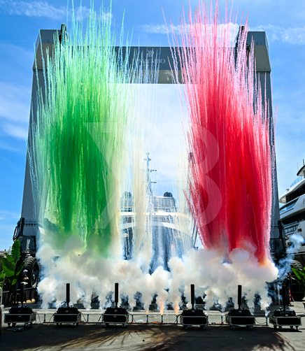 Big Naan yacht exterior 21