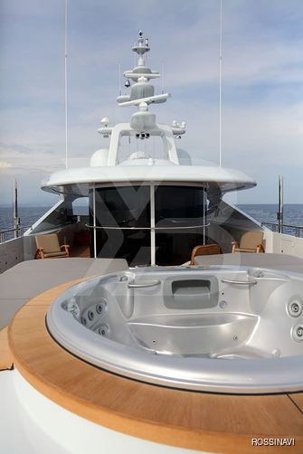 2 Ladies yacht exterior 4