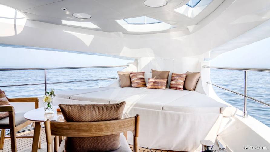 Dil yacht interior 10