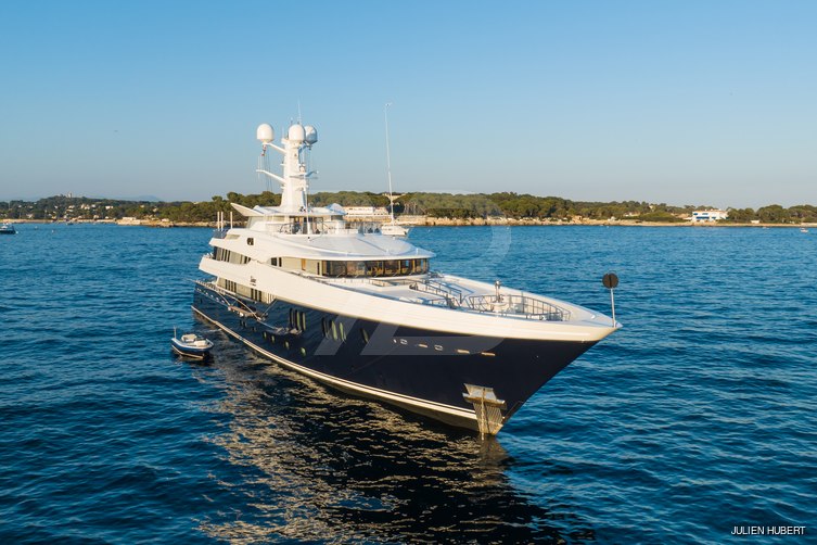 Kaiser yacht exterior 15