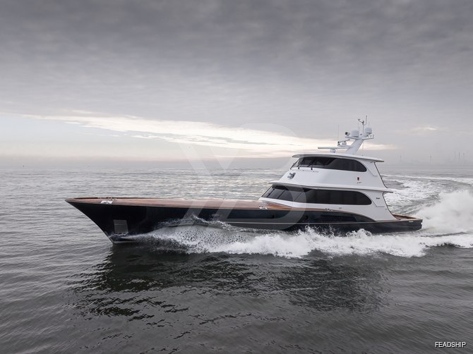 Catch yacht exterior 3