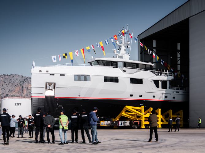 Emotional yacht exterior 5