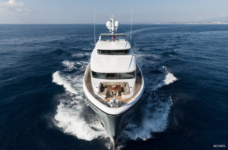 Belle yacht exterior 3