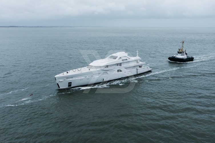Amels 6008 yacht exterior 6