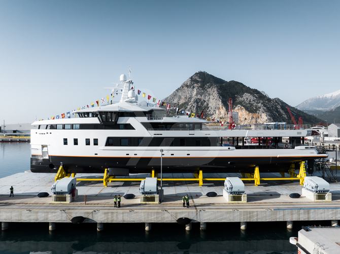 After You yacht exterior 6