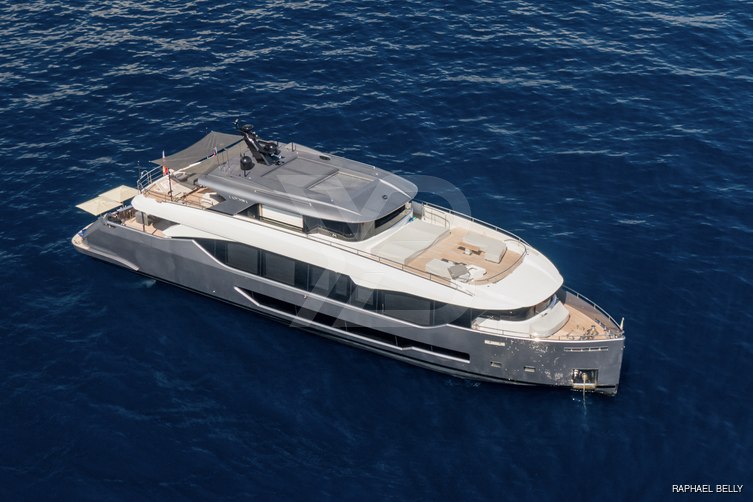 Lady Nina yacht exterior 30