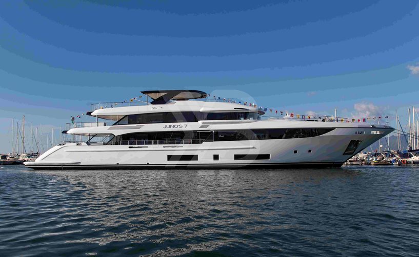 Juno's 7 yacht exterior 2