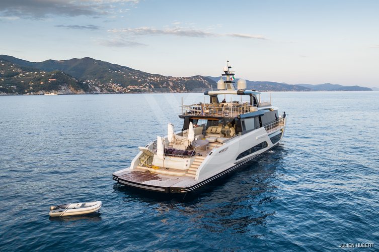 H2O yacht exterior 9