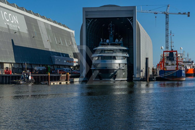 Q yacht exterior 12