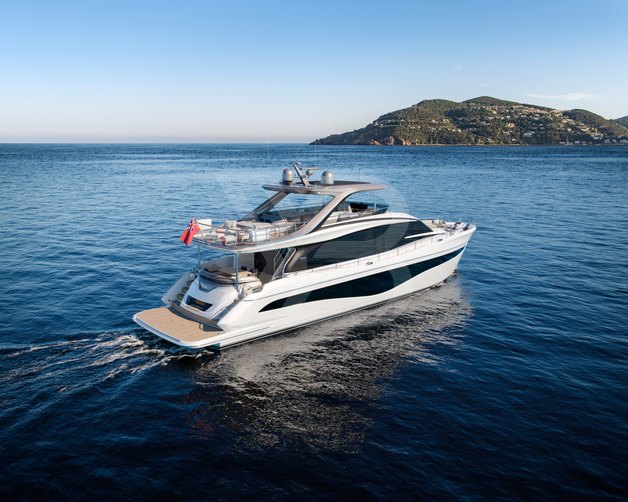 Lumi yacht exterior 7