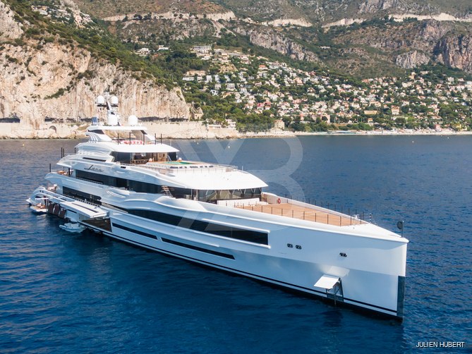 Mar yacht exterior 31