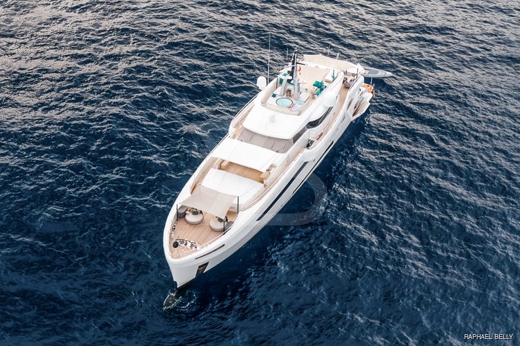Timeless yacht exterior 13