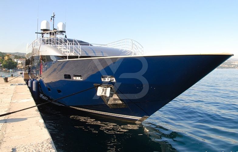 Lucky Me Yacht Academy yacht exterior 3