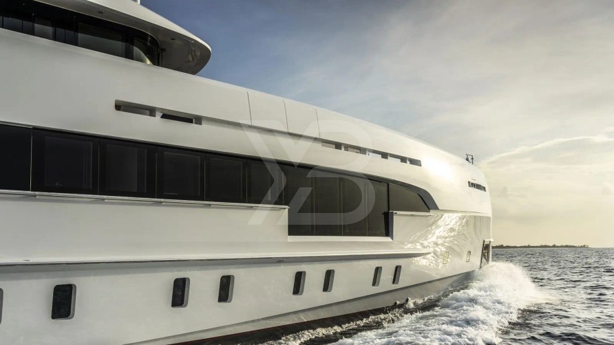 Ela yacht exterior 28