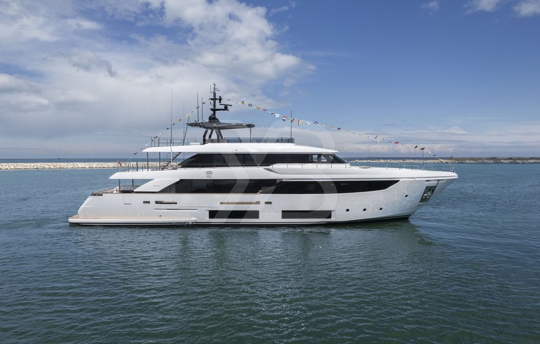 Queen J III yacht exterior 2