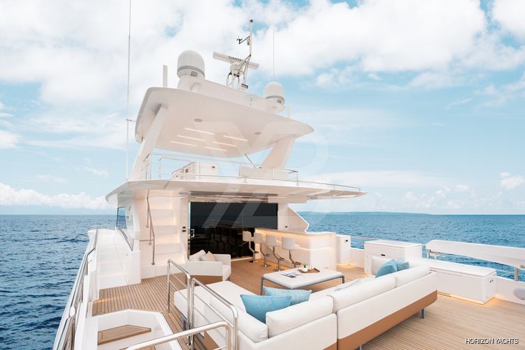 Island Soul yacht exterior 19
