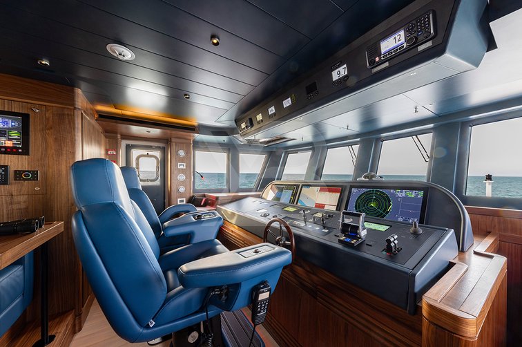 Empire yacht interior 14