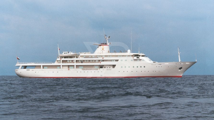 Al Mabrukah yacht exterior 2