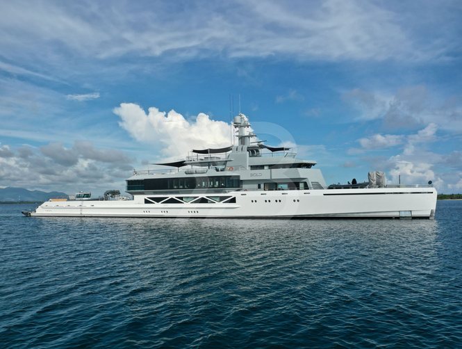 Bold yacht exterior 2