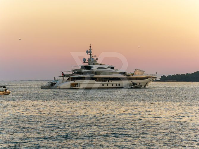 Al Reem yacht exterior 13
