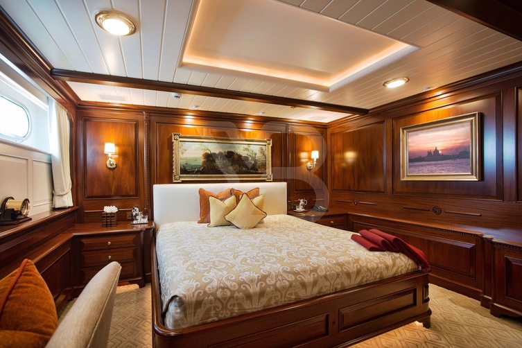 Paraffin yacht interior 15