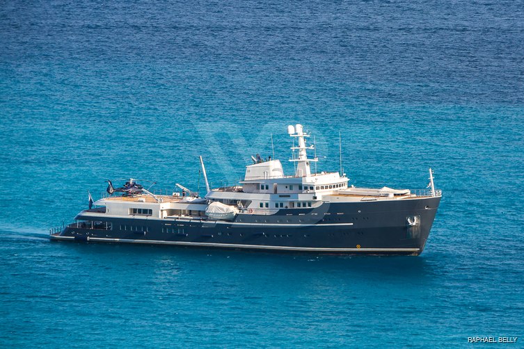 Aqua Lares yacht exterior 2