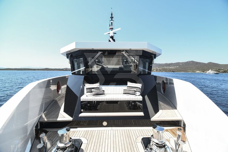 Fox yacht exterior 3