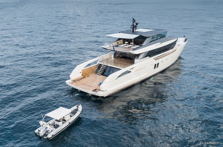 Ami yacht exterior 5