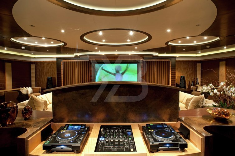 AV yacht interior 9