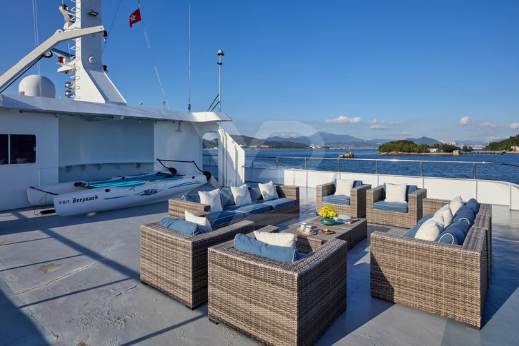 Global yacht exterior 7