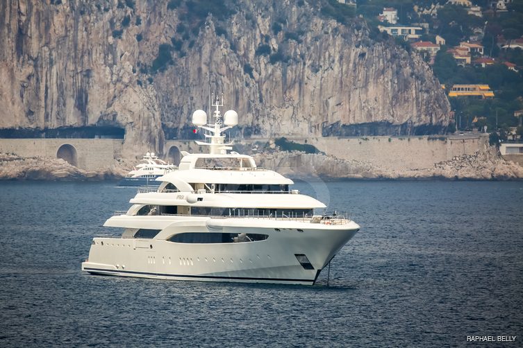 O'Ptasia yacht exterior 4