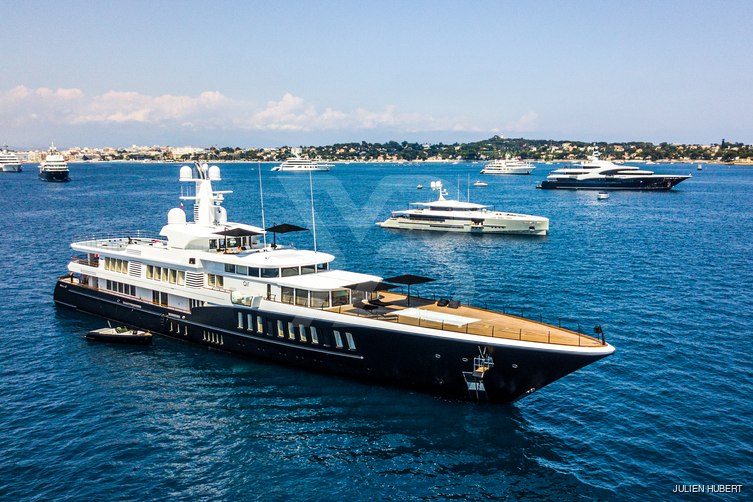 Air yacht exterior 15