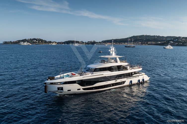 Abie yacht exterior 3