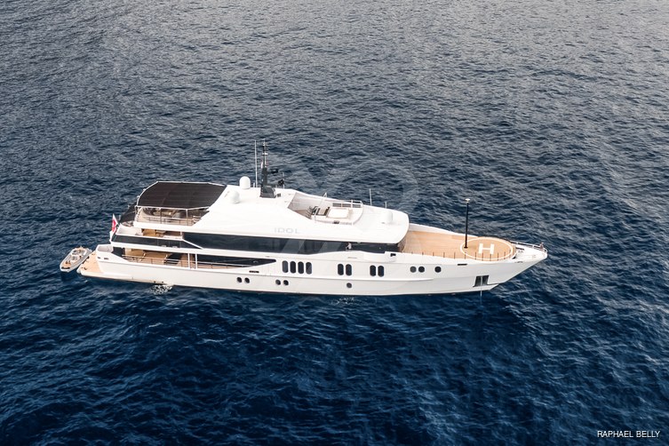 Idol yacht exterior 5