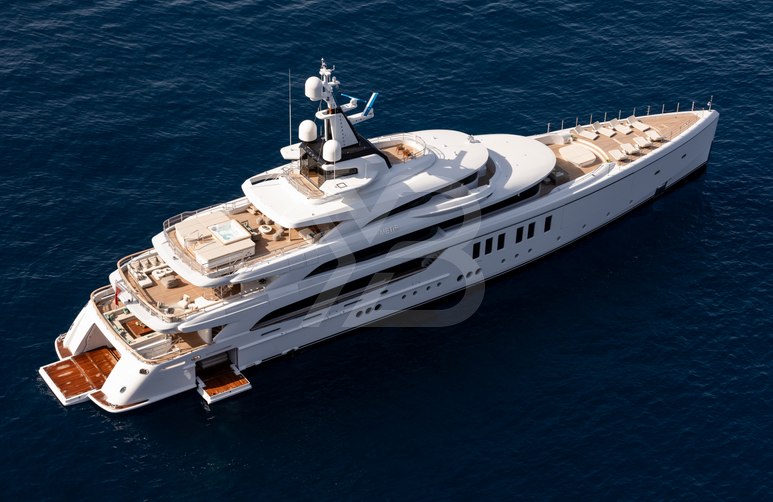 Artisan yacht exterior 9