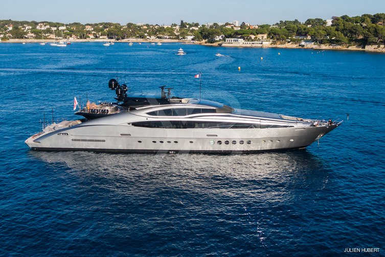 Five yacht exterior 10