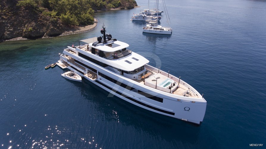 Aquarius yacht exterior 3