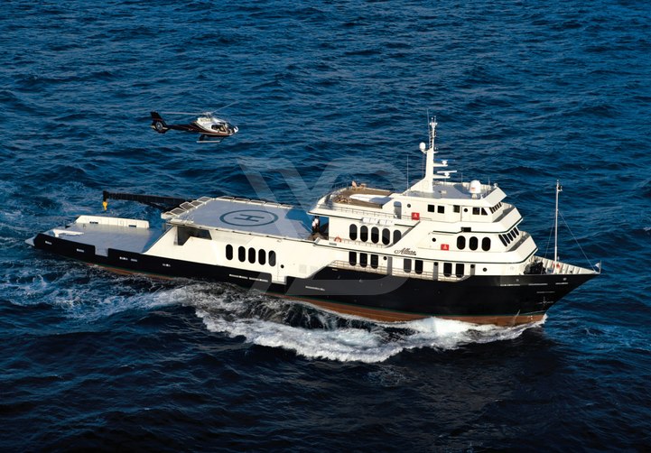 Global yacht exterior 2