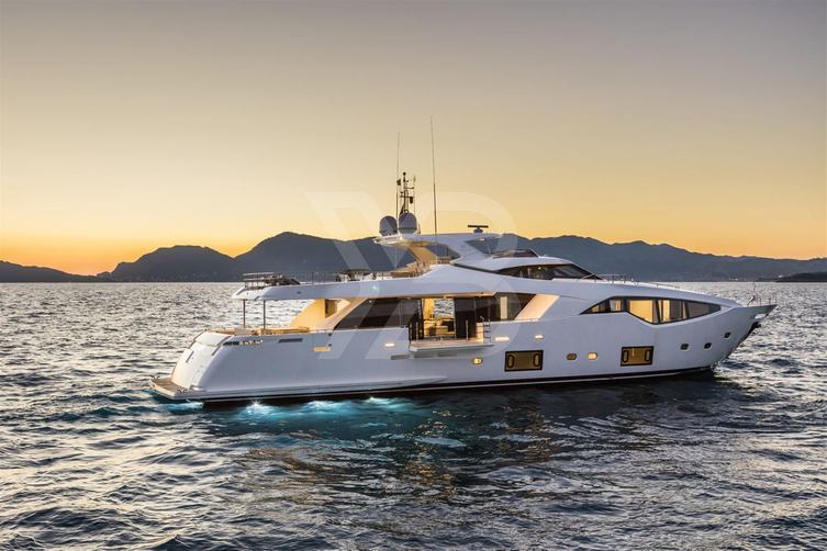 Dokinha V yacht exterior 2