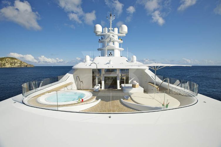 Vive la Vie yacht exterior 3