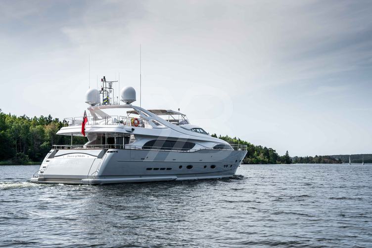 Queen of Sheba yacht exterior 2