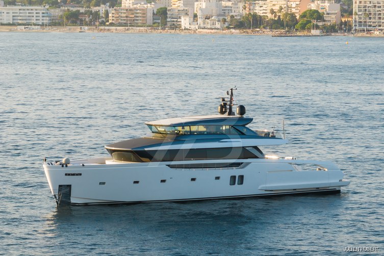 H yacht exterior 19