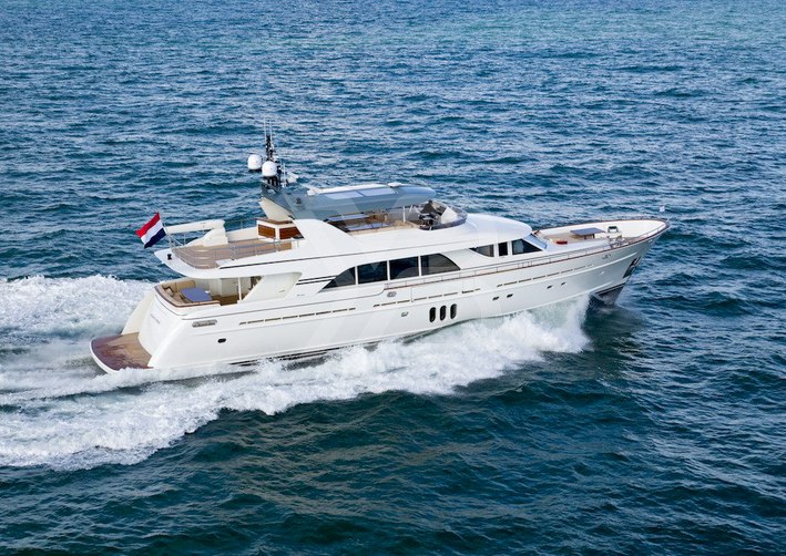 Mahalo yacht exterior 5