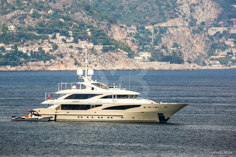 Belle Anna yacht exterior 4