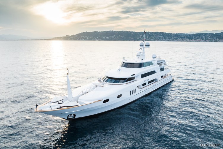 Keri Lee III yacht exterior 4